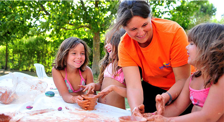 activité manuelle au club enfants