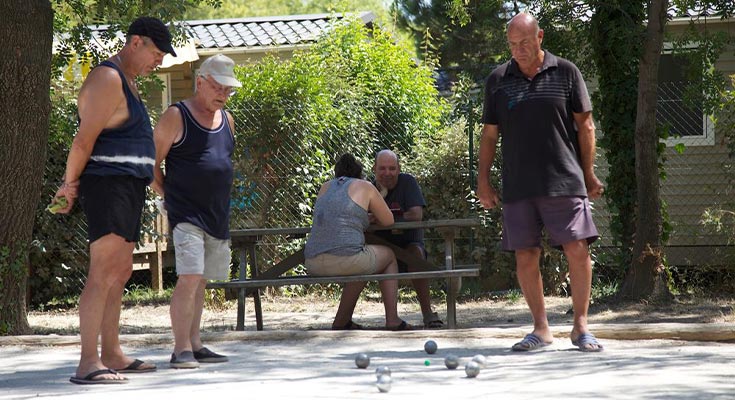 activité pétanque sur le boulodrome